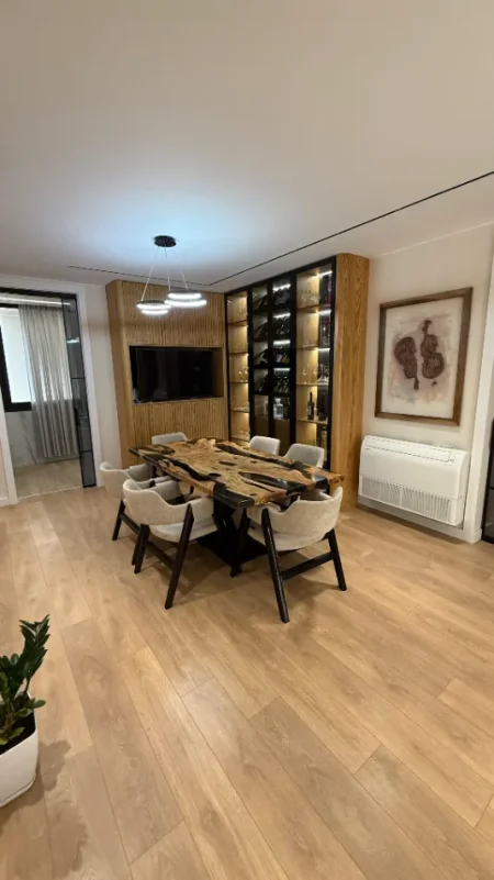 Tirane, shitet apartament 3+1 Kati 2, 145 m² 450.000 € (Qender)