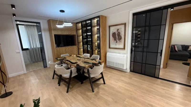 Tirane, shitet apartament 3+1 Kati 2, 145 m² 450.000 € (Qender)