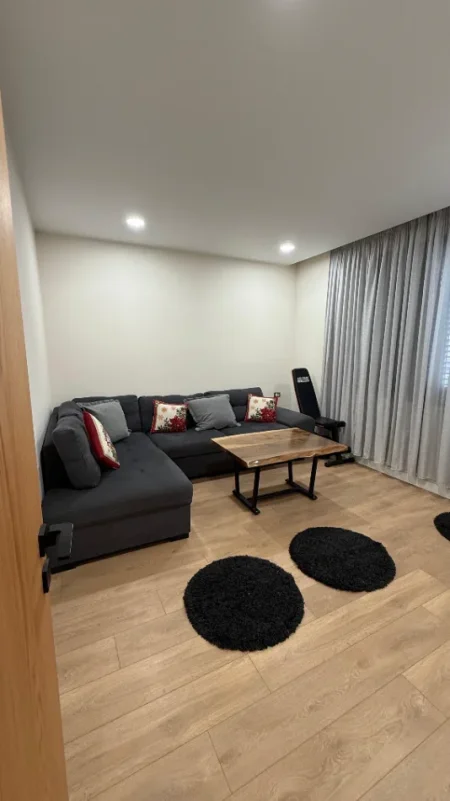 Tirane, shitet apartament 3+1 Kati 2, 145 m² 450.000 € (Qender)