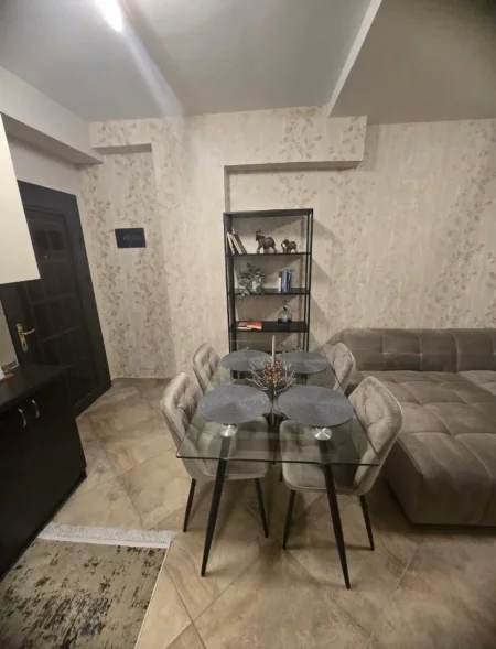 Tirane, jepet me qera apartament 1+1 Kati 7, 75 m² 649 € (RRUGA BARRIKADAVE)