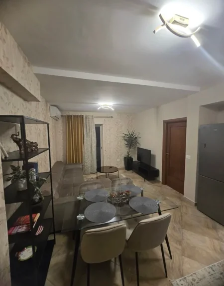 Tirane, jepet me qera apartament 1+1 Kati 7, 75 m² 649 € (RRUGA BARRIKADAVE)