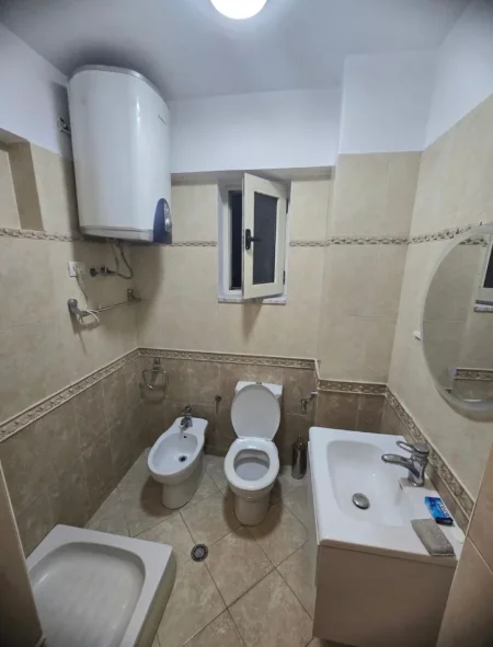 Tirane, jepet me qera apartament 1+1 Kati 7, 75 m² 649 € (RRUGA BARRIKADAVE)