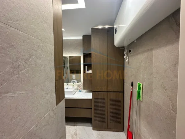 Tirane, jepet me qera apartament 1+1+Ballkon Kati 4, 65 m² 850 € (Myslym Shyr)