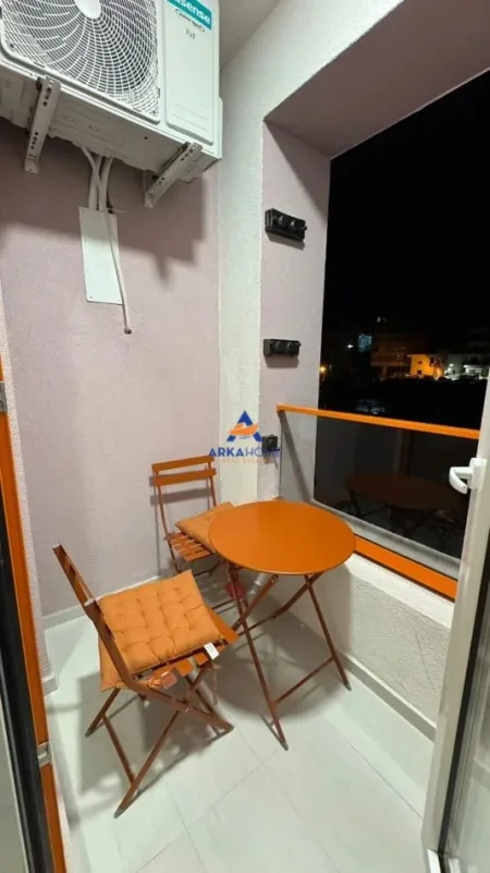 Tirane, jepet me qera apartament 1+1+Ballkon Kati 8, 50 m² 400 € 