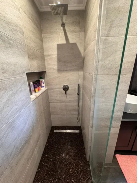 Tirane, jepet me qera apartament 2+1+Ballkon Kati 9, 87 m² 780 € 