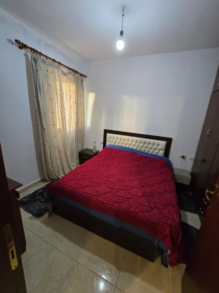 Tirane, jepet me qera apartament 1+1 Kati 1, 45.000LEKE (ISH FUSHA E AVIACIONIT)