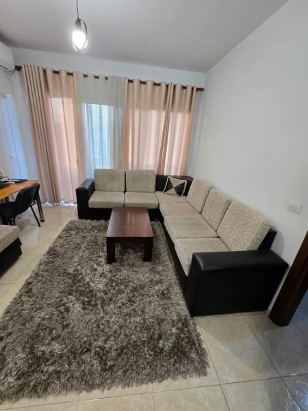 Tirane, jepet me qera apartament 1+1 Kati 1, 45.000LEKE (ISH FUSHA E AVIACIONIT)