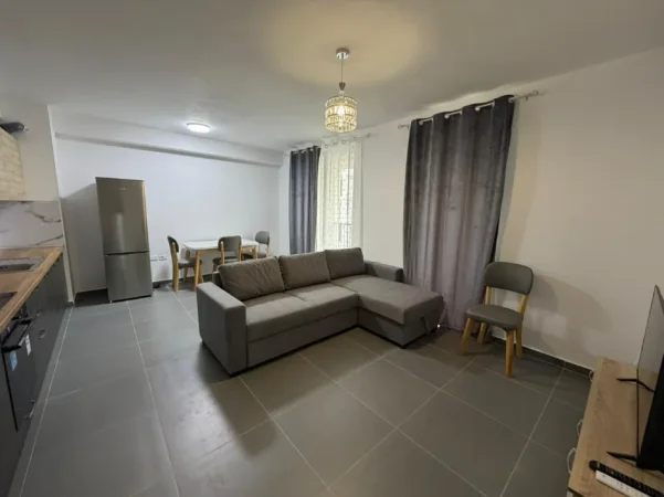 Tirane, jepet me qera apartament 3+1 , (5 MAJI)