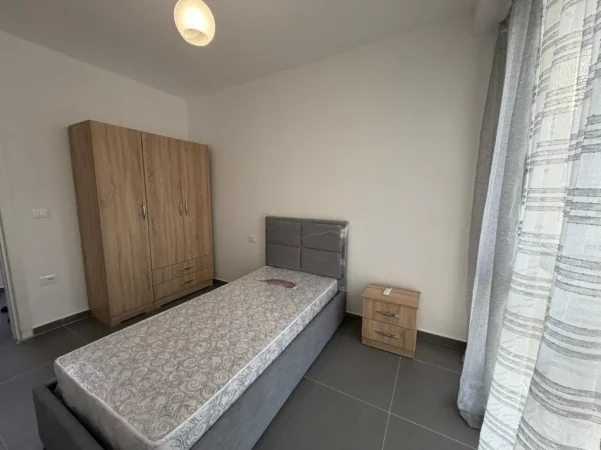 Tirane, jepet me qera apartament 3+1 , (5 MAJI)