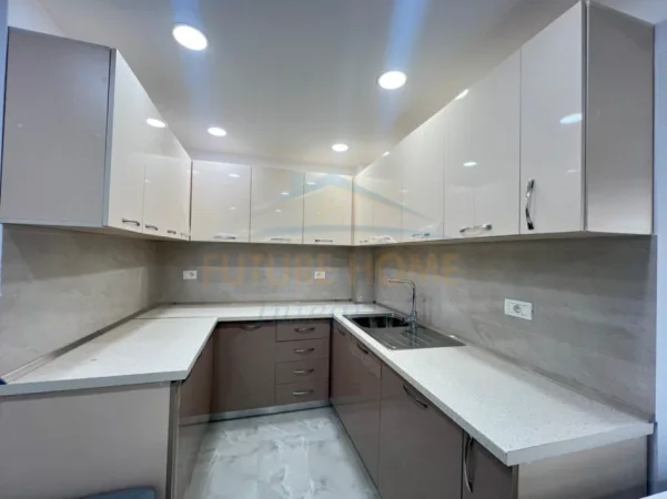 Tirane, jepet me qera apartament 2+1 Kati 2, 61 m² 630 € (Rruga Kongresi Manastirit, Oxhak)
