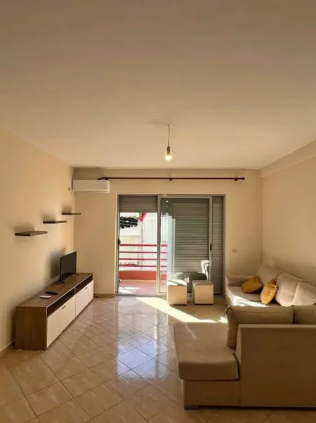 Tirane, jepet me qera apartament 1+1+Ballkon Kati 4, 77 m² 470 € (kodra e diellit)