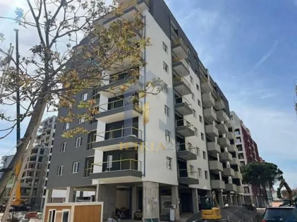 Tirane, shitet apartament 2+1+Ballkon Kati 7, 97 m² 169.487 € (Apartament 2+1 per shitje ne Laprake Kompleksi E-88)