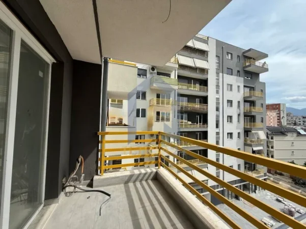 Tirane, shitet apartament 2+1+Ballkon Kati 7, 97 m² 169.487 € (Apartament 2+1 per shitje ne Laprake Kompleksi E-88)