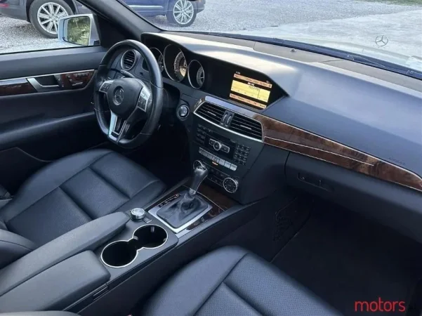 Tirane, shes makine mercedes c300 viti 2012 Benzin+Gaz, gri metalizato automatik Klima 220.000 km 6.500 €