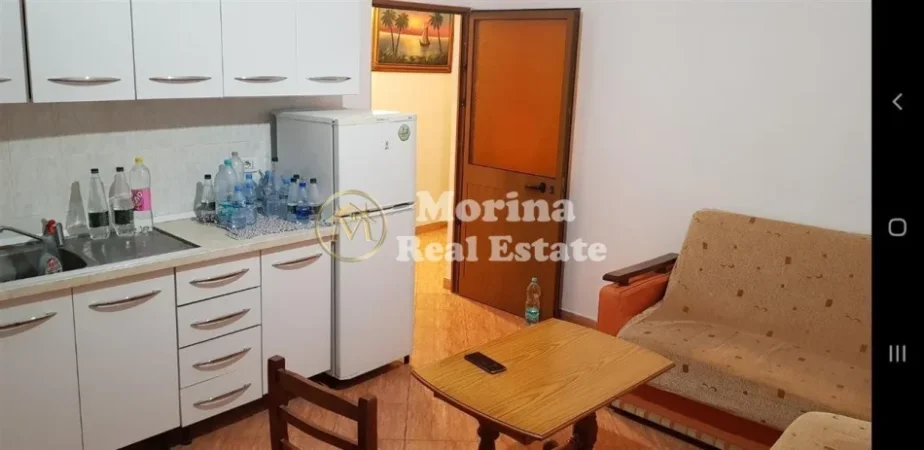 Tirane, jepet me qera apartament 1+1 Kati 1, 60m2, 300€ (Rruga 5 Maj)