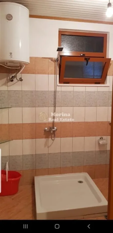 Tirane, jepet me qera apartament 1+1 Kati 1, 60m2, 300€ (Rruga 5 Maj)