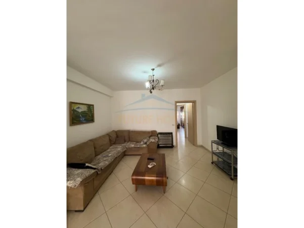 Tirane, jepet me qera apartament 2+1 Kati 4, 106 m² 450 € (ASTIR , Tek Vila L)