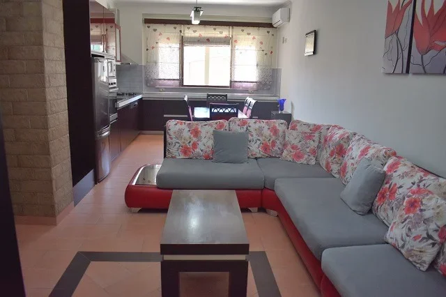 Tirane, jepet me qera apartament 3+1+Ballkon Kati 2, 100 m² 600 € (RRUGA 5 MAJI)