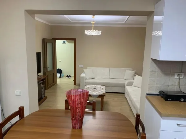 Tirane, jepet me qera apartament 1+1 Kati 3, 69 m² 450 € (XHAMLLIK)