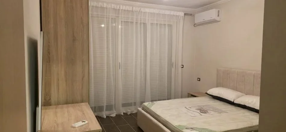 Tirane, jepet me qera apartament 2+1+Ballkon Kati 6, 120 m² 520 € (YZBERISHT)