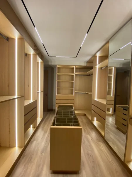 Tirane, jap me qera Vile 3+1 , 312 m² 5.000 € (Vilë 3-katëshe me qera, Luminor Residence)