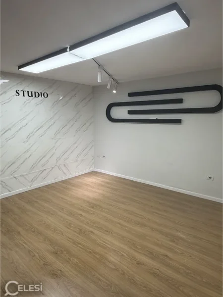 Tirane, jepet me qera ambjent biznesi Kati 0, 32 m² 550 € (MINE PEZA)