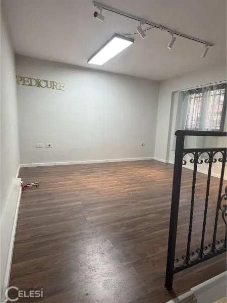 Tirane, jepet me qera ambjent biznesi Kati 0, 32 m² 550 € (MINE PEZA)