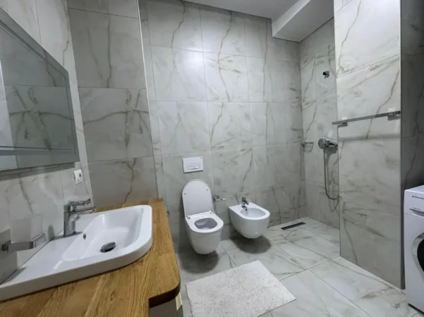 Tirane, jepet me qera apartament 2+1+2  Kati 5, 90 m² 800 € (Jordan Misja)