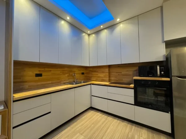 Tirane, jepet me qera apartament 2+1+2  Kati 5, 90 m² 800 € (Jordan Misja)