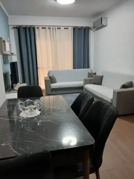 Tirane, jepet me qera apartament 2+1 Kati 1, 80 m² 420 € (FRESK)