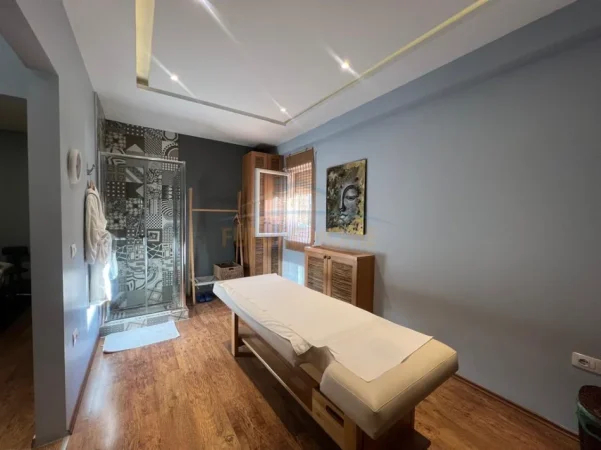Tirane, jepet me qera ambjent biznesi Kati 1, 98 m² 1.500 € (DON BOSKO)
