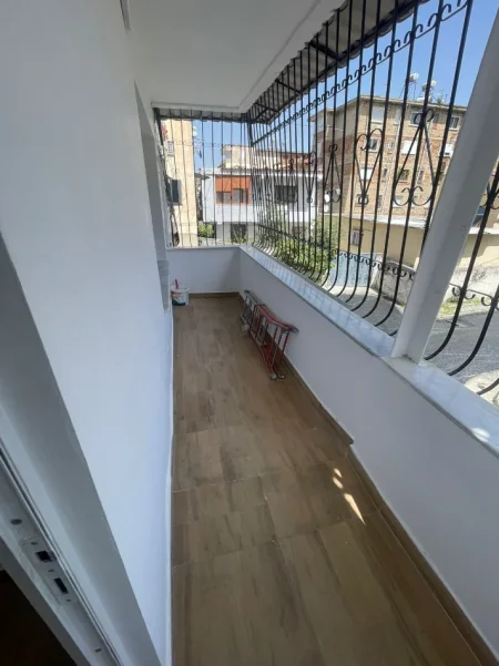 Vlore, jepet me qera apartament 1+1 Kati 2, 365 € 