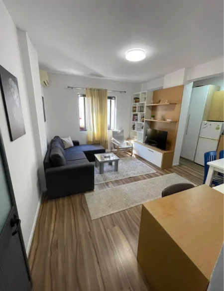 Tirane, shitet garsonier Kati 2, 48 m² 99.000 € (ish parku i autobusave)