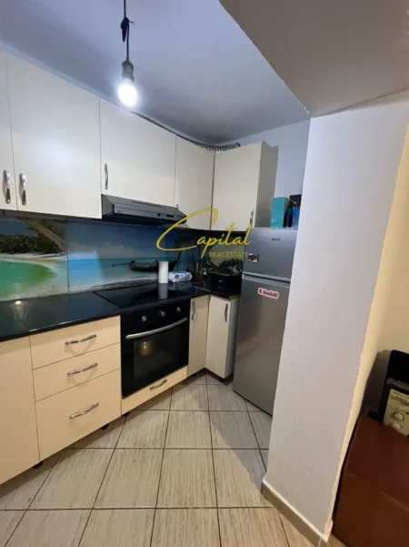 Tirane, jepet me qera apartament 2+1 Kati 1, 100 m² 550 € (BRRYLI)
