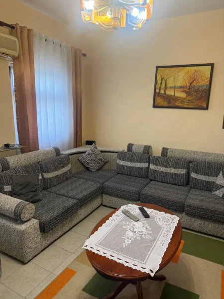 Tirane, jepet me qera apartament 2+1 Kati 3, Tufine