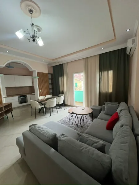 Tirane, jepet me qera apartament 1+1 Kati 2, 85 m² 600 € (SELVIA)