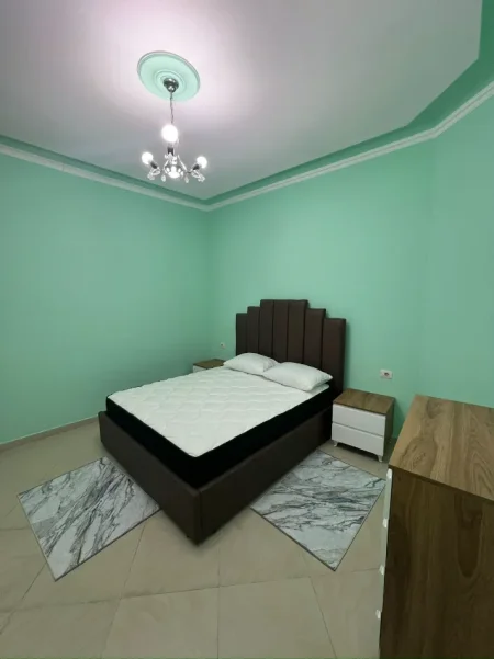 Tirane, jepet me qera apartament 1+1 Kati 2, 85 m² 600 € (SELVIA)