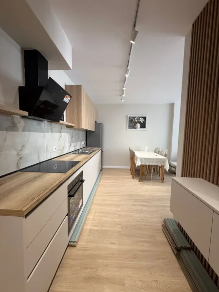 Tirane, jepet me qera apartament 1+1 Kati 3, 70 m² 600 € (Kompleksi Kontakt ,Ish Parku)