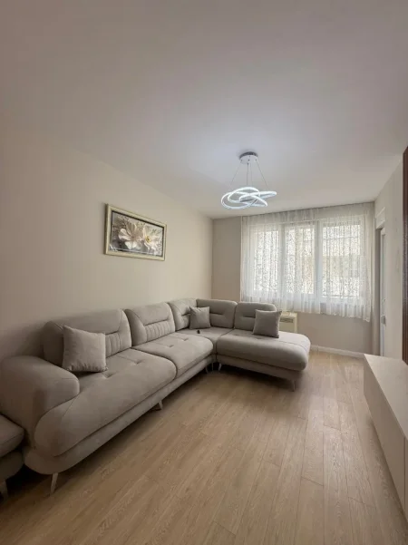 Tirane, jepet me qera apartament 1+1 Kati 3, 70 m² 600 € (Kompleksi Kontakt ,Ish Parku)