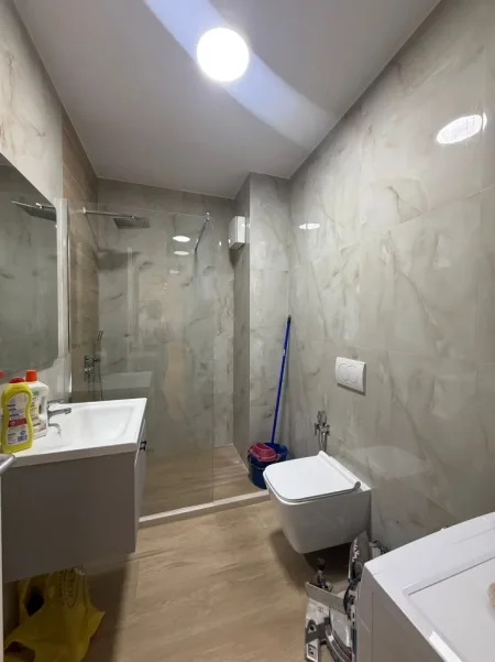 Tirane, jepet me qera apartament 1+1 Kati 3, 70 m² 600 € (Kompleksi Kontakt ,Ish Parku)