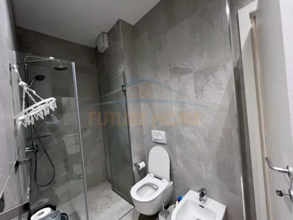 Tirane, jepet me qera apartament 1+1+Post Parkimi, Kati 6, 70 m² 800 € (Foleja e Gjelbër, Zogu i Zi)