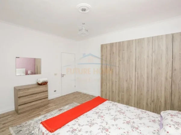 Tirane, jepet me qera apartament 3+1+Ballkon , 160 m² (QENDER)