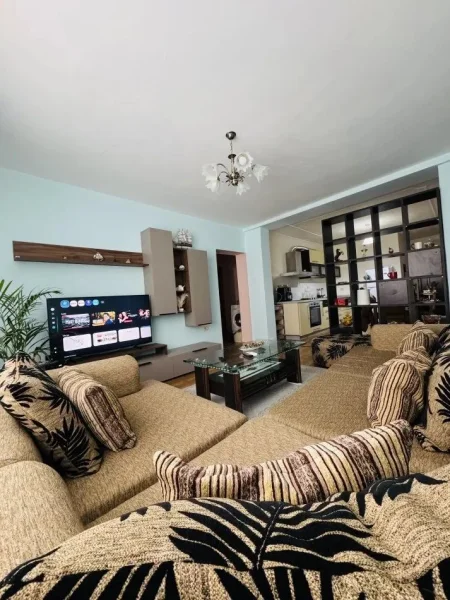 Tirane, jepet me qera apartament 1+1 Kati 5, 80 m² 630 € (STADIUMI DINAMO)