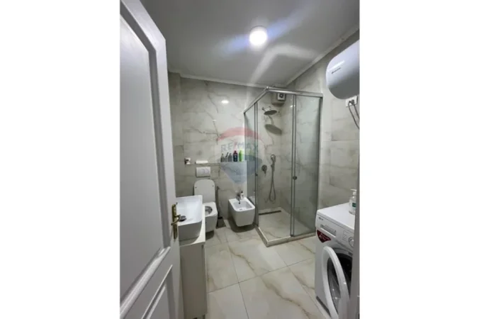 Tirane, jepet me qera apartament 2+1 Kati 2, 108 €