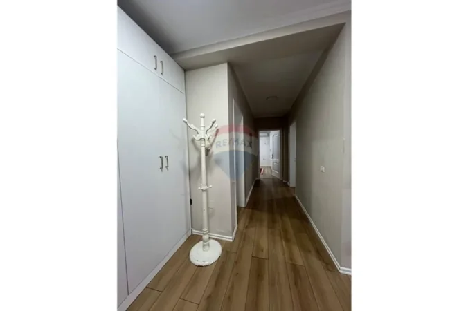 Tirane, jepet me qera apartament 2+1 Kati 2, 108 €