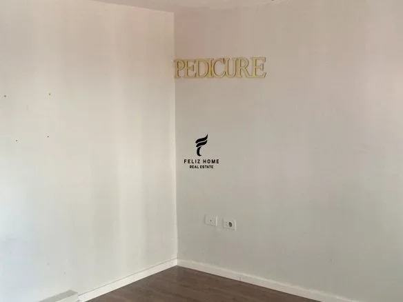 Tirane, jepet me qera dyqan Kati 0, 32 m² 550 € (RRUGA E DURRESIT)