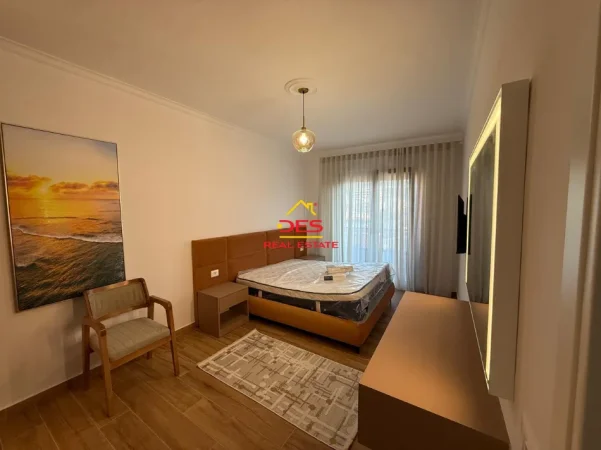 Vlore, jepet me qera apartament 2+1+Ballkon Kati 7, 90 m² 700 € (Rruga Lef Sallata)