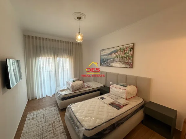 Vlore, jepet me qera apartament 2+1+Ballkon Kati 7, 90 m² 700 € (Rruga Lef Sallata)