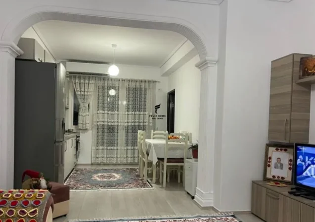 Tirane, jepet me qera apartament 1+1 Kati 3, 75 m² 500 € (VASIL SHANTO)
