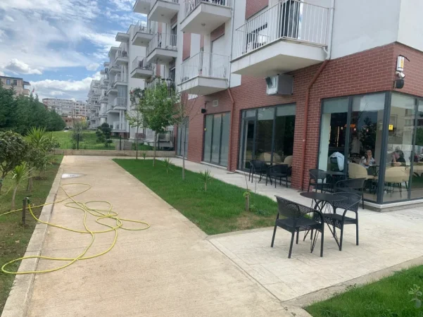 Tirane, jepet me qera dyqan Kati 0, 28 m² 260 € (astir)
